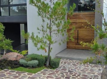 Casa · 428m² · Casa en Venta en El Bosque Country Club León Gto Zona Norte