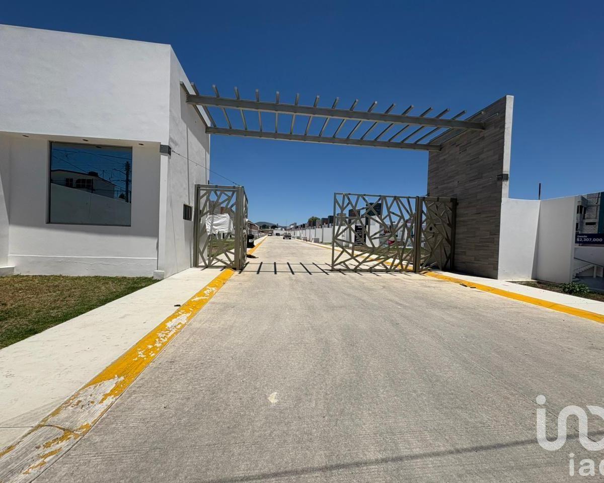 Venta de Casa en Frac. Valle Zafiro, Pachuca, Hgo.