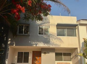 Casa en condominio de 4 habitaciones, Zapopan · Casa en Renta en Valle Esmeralda