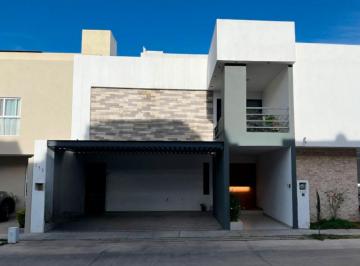 Casa · 162m² · 3 Recámaras · 2 Estacionamientos · Casa en Venta en San Angel II