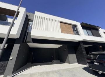 Casa · 265m² · 3 Recámaras · 2 Estacionamientos · Casa en El Barrial