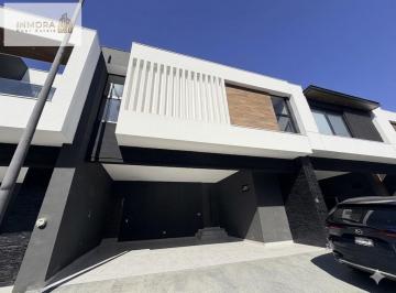 Casa · 265m² · 3 Recámaras · 2 Estacionamientos · Casa en El Barro