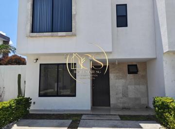 Casa · 125m² · 3 Recámaras · 2 Estacionamientos · Casa en Venta Alteza Residencial Circuito Monarca Celaya