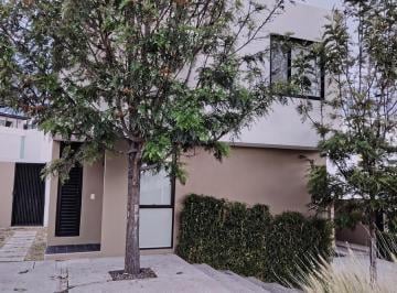 Casa en condominio · 155m² · 3 Recámaras · 2 Estacionamientos · Casa en Venta en Gran Capricho en Cumbres del Lago