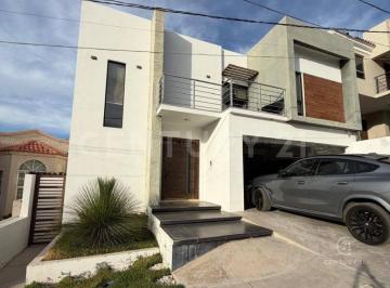 Casa · 397m² · 4 Recámaras · Casa en Venta en Las Fuentes, Chihuahua, Chih.