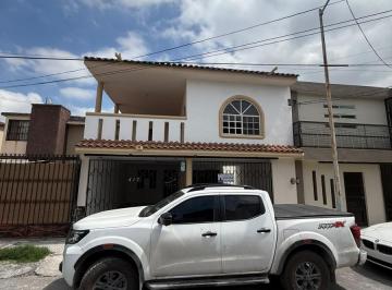 Casa · 200m² · 2 Recámaras · 2 Estacionamientos · Casa en Venta en Valle de San Carlos, San Nicolas de Los Garza