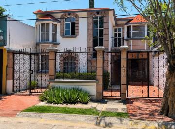 Casa de 2 habitaciones, Atizapán de Zaragoza · Amplia Residencia en Privada Arbolada con Excelente Potencial
