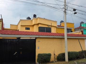 Casa de 3 habitaciones, Toluca · Casa Sola Ubicada por Prepa 5
