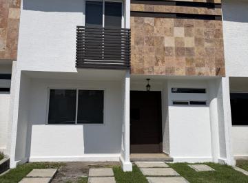 Casa · 120m² · 3 Recámaras · 2 Estacionamientos · Casa en Venta en Fracc Palmares Frente a Centro Comercial Antea
