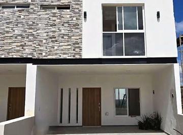 Casa de 3 habitaciones, Zapopan · Casa en Venta en Altus Quintas