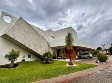 Casa · 750m² · 12 Estacionamientos · Casa en Venta en Privada en Jurica Queretaro
