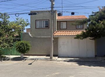 Casa de 4 habitaciones, Celaya · Casa en Venta en Colonia Zona de Oro II Celaya