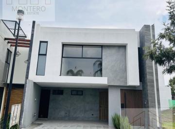 Casa · 297m² · 3 Recámaras · 2 Estacionamientos · Casa - Fraccionamiento Lomas de Angelópolis