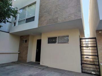 Casa · 128m² · 2 Recámaras · 2 Estacionamientos · Casa - Valle de Cumbres