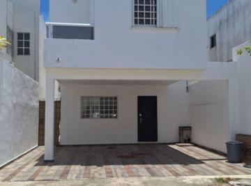 Casa de 3 habitaciones, Cancún · Casa en Venta Residencial Isla Azul Av Huayacan y Blvd Colosio Cancun con 3 Recámaras