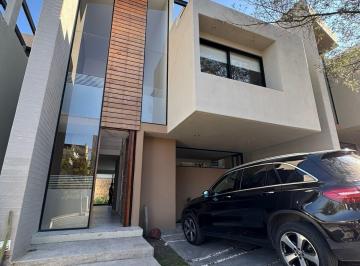 Casa en condominio · 240m² · 5 Recámaras · 2 Estacionamientos · Casa en Condominio - Fraccionamiento Zibatá