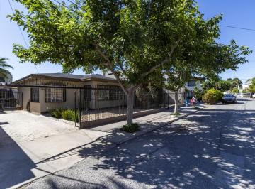 Casa · 312m² · 4 Recámaras · 4 Estacionamientos · Casa en Venta de Una Planta en Los Nogales por Av de La Raza