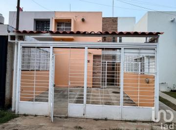 Casa · 82m² · 2 Recámaras · 2 Estacionamientos · Casa en Venta El Cerrito Tonalá!