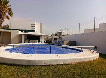 Casa · 435m² · 4 Recámaras · 4 Estacionamientos · Venta de Casa con Alberca