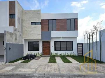 Casa · 176m² · 4 Recámaras · 2 Estacionamientos · Venta de Casa en Fraccionamiento Lomas del Dorado 4 Habitaciones