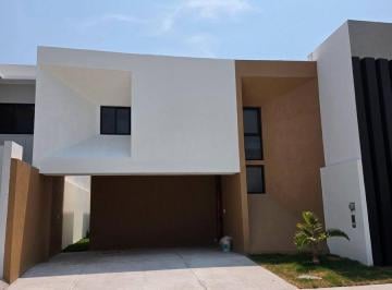 Casa · 198m² · 3 Recámaras · 2 Estacionamientos · Venta de Casa en Fraccionamiento Lomas del Dorado