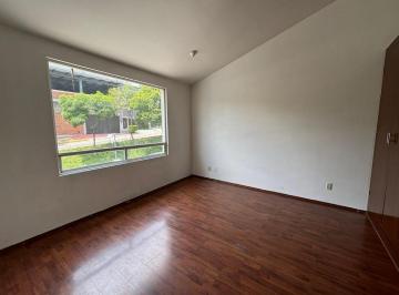 Casa · 210m² · 3 Recámaras · 2 Estacionamientos · Casa - Valle Dorado