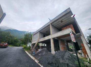 Casa · 545m² · 3 Recámaras · 3 Estacionamientos · Venta Casa de 3 Niveles en Fracc. Laderas, Privada Tamarindo - Carretera Nacional Monterrey - 545 m²