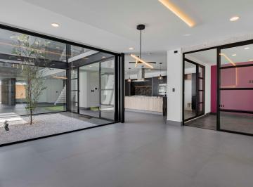 Casa de 3 habitaciones, Coyoacán · Casa con Jardín Privado y Arquitectura Llena de Luz en del Carmen Coyoacán