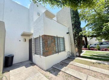 Casa en condominio de 3 habitaciones, Zapopan · Casa en Renta en Carretera a Colotlan, Alhambra Residencial.
