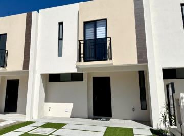 Casa · 116m² · 3 Recámaras · 2 Estacionamientos · Casa en La Herradura