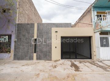 a3e34298ae768fc9c5bfefa59ebb461cc3005b4efef7de65a0a83e9b920c6bcf · Constitución Casa Recién Remodelada en Venta
