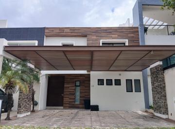 Casa · 176m² · 3 Recámaras · 2 Estacionamientos · Casa en Renta 3 Recámaras 3.5 Baños en Residencial Aqua, Av Huayacan, Cancún