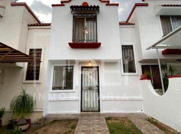 Casa de 3 habitaciones, San Pedro Tlaquepaque · Casa en Ventaraccionamiento Miraflores Tlaquepaque