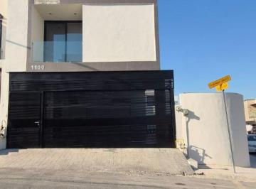 Casa de 4 habitaciones, Monterrey · Casa en Renta 3 Niveles Terreno Excedente