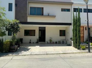 Casa de 4 habitaciones, Zapopan · Venta Casa | Coto Santillana Solares