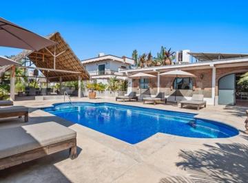 Casa · 540m² · 6 Recámaras · 5 Estacionamientos · Propiedad de 4 Casitas y 1 Estudio en El Centro de La Peñita de Jaltemba