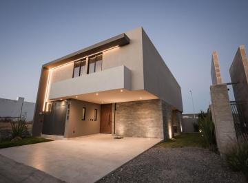 Casa · 3 Recámaras · 3 Estacionamientos · Casa en Venta en El Molino Residencial León Gto Zona Norte