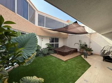 Casa · 330m² · 4 Recámaras · 3 Estacionamientos · Casa en Venta en Colonia Arboledas Celaya