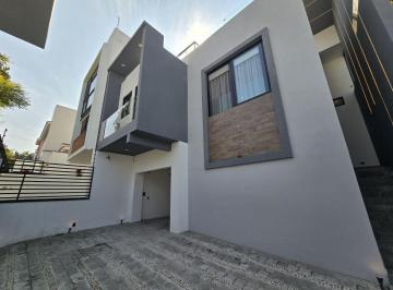 Casa de 3 habitaciones, Zapopan · Casa en Venta en Bugambilias