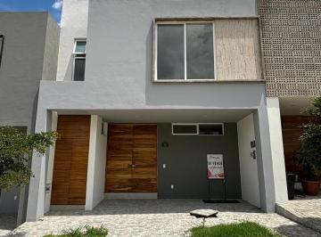 Casa · 179m² · 4 Recámaras · 2 Estacionamientos · Casa en Venta en Coto Galarza Capital Norte Zapopan Jalisco