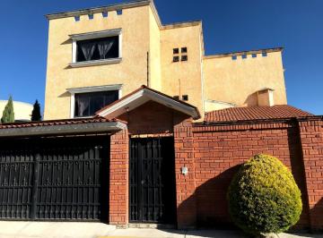 Casa en condominio · 420m² · 3 Recámaras · 4 Estacionamientos · Casa en Venta en Cacalomacán | Privada de Corredores