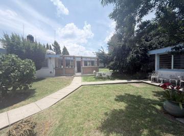 Casa en condominio · 397m² · 3 Recámaras · 6 Estacionamientos · Casa de un Nivel en Venta en Metepec | 833 m² de Terreno y Gran Jardín