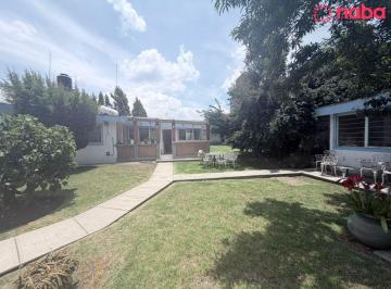 Casa en condominio · 397m² · 3 Recámaras · 6 Estacionamientos · Casa de un Nivel en Venta en Metepec | 833 m² de Terreno y Gran Jardín
