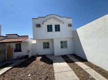 Casa · 124m² · 3 Recámaras · 2 Estacionamientos · Casa en Venta en Col. Carlos V (La Conquista)
