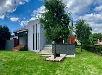 Casa · 650m² · 4 Recámaras · 6 Estacionamientos · Casa Nueva Minimalista en Club de Golf Los Encinos