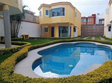 65240e9d2b547c9949f34233db237e45aaf478e31a734423a779af822154cc68 · Casa en Venta en Fraccionamiento con Alberca en Jardines de Ahuatlán