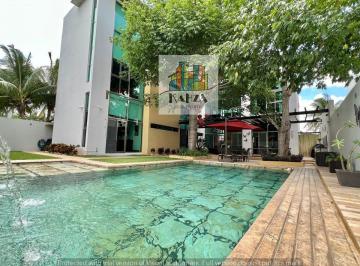 Casa · 650m² · 5 Recámaras · 4 Estacionamientos · Casa en Venta en Cancun con Alberca y Paneles en Residencial