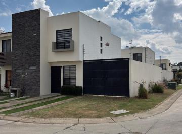 Casa · 75m² · 3 Recámaras · 4 Estacionamientos · Casa El Campestre