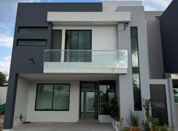 fda12cc95d2e2584441aaf1190eca67805d05a608ede3a866525232b5c4db2b2 · Se Vende Casa Jardin Real
