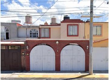 Casa de 3 habitaciones, Toluca · Venta de Casa en Toluca, Silverio Perez 220,col Paseos de Santin, Edomex.